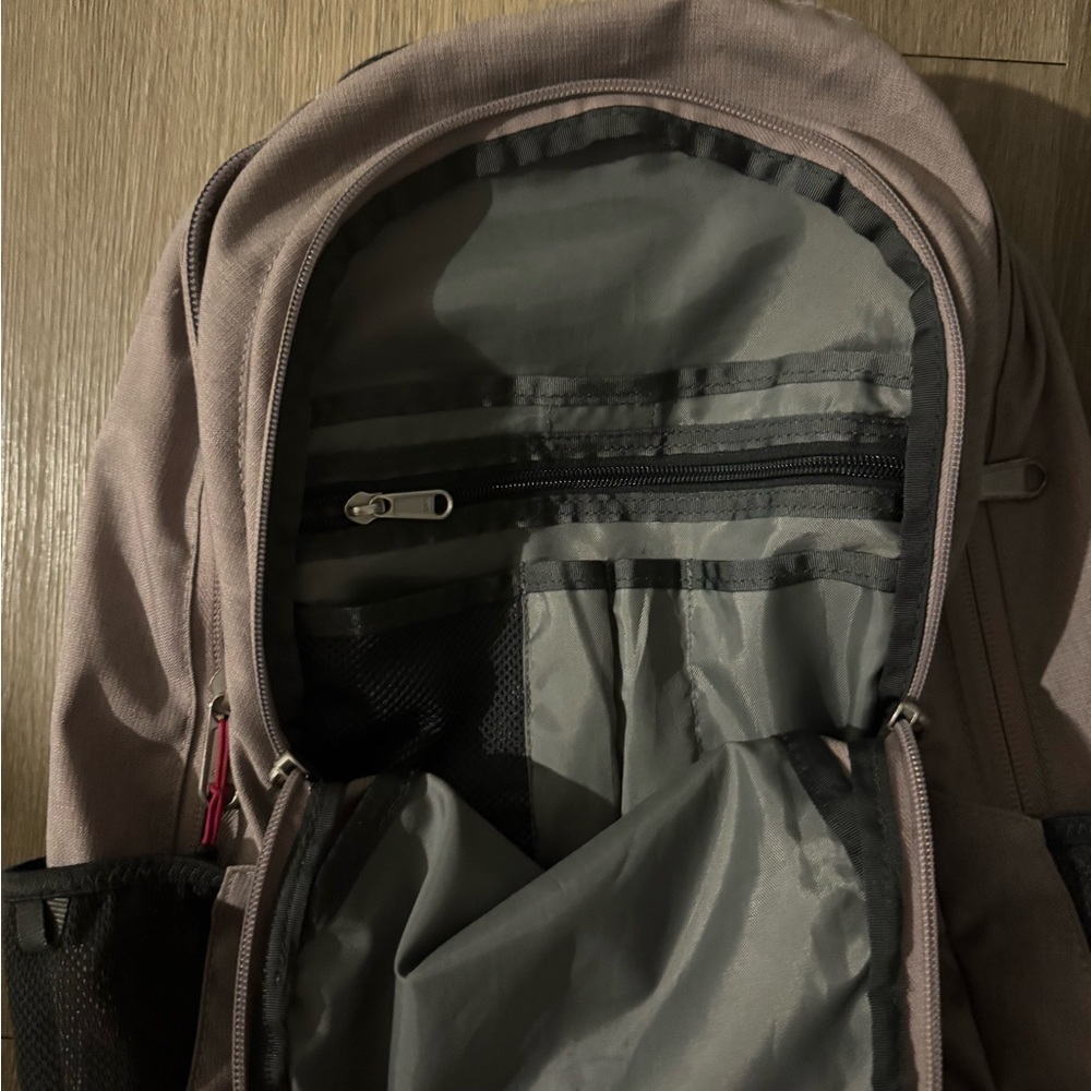 The North Face women’s Backpack - Picture 2 of 4